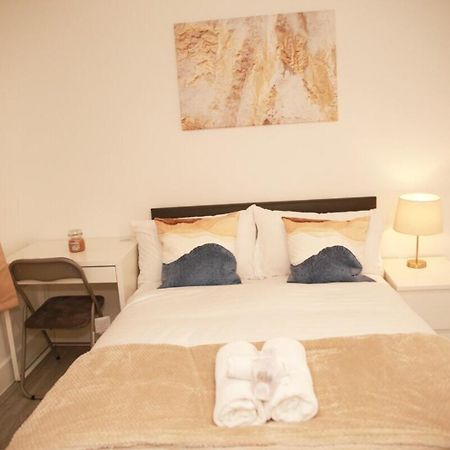 Cricklewood Deluxe Ensuite Room Лондон Экстерьер фото